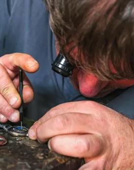 迈克尔·贝佐斯-重庆萧邦维修中心制表师